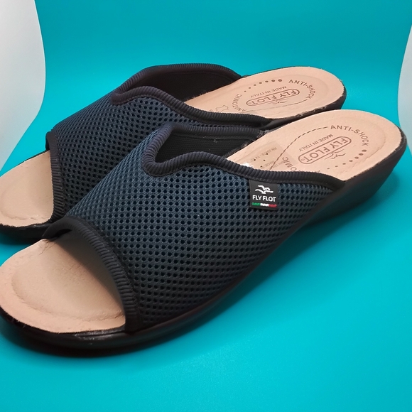 Fly - Picture 2 of 9